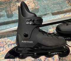 Vintage Lightning Rollerblades Black Inline Skates Size 6 In great shape
