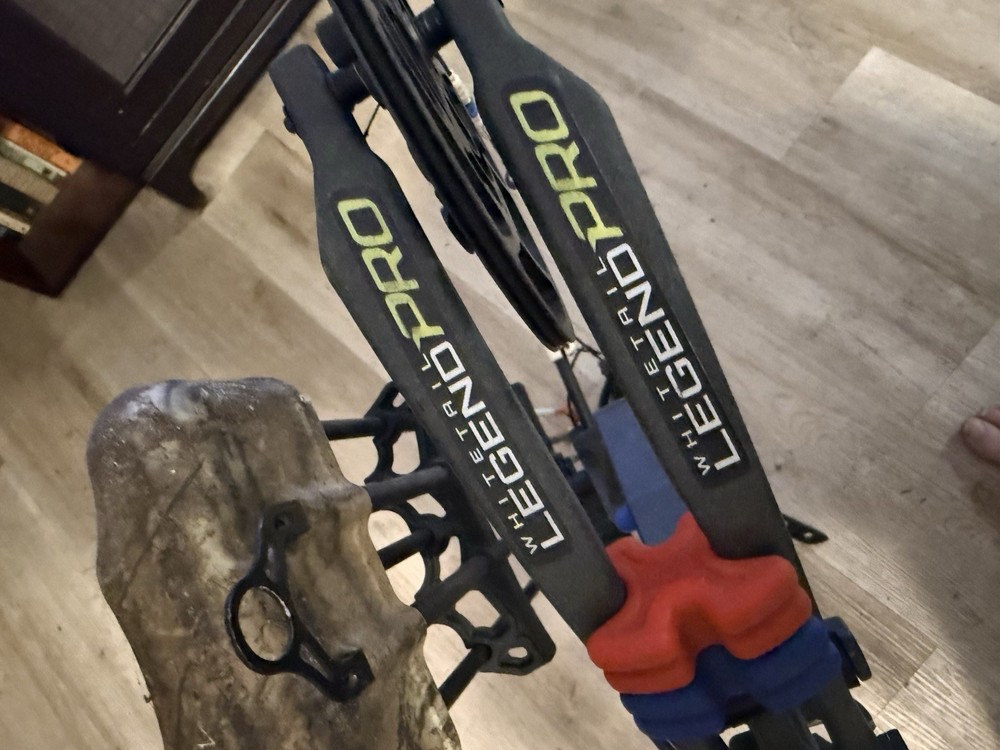 Bear Archery Whitetail Legend Pro EKO Rt Hand 70 Lbs Set Currently At 27.5 Draw