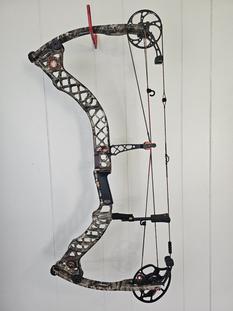 Mathews Z7 Compound Bow