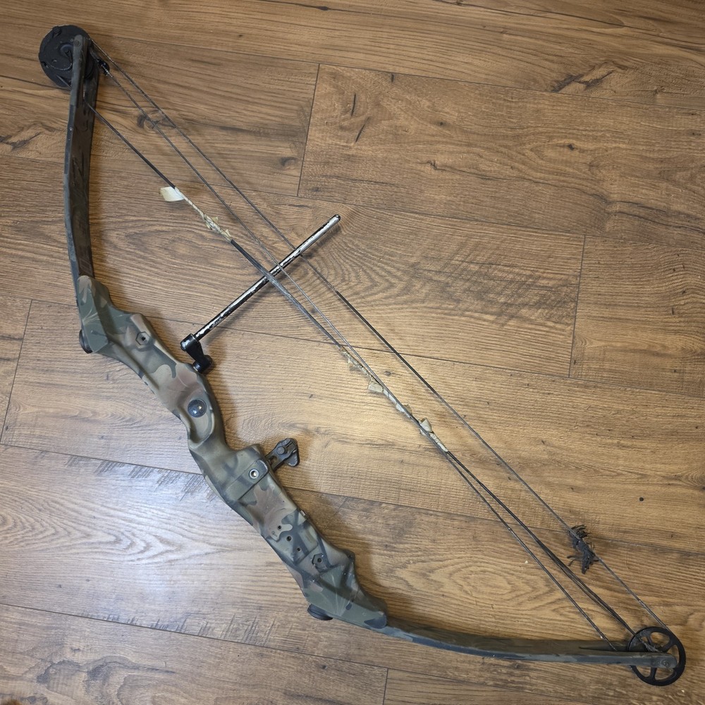 Vintage Bear Whitetail Hunter Green Camo Compound Bow