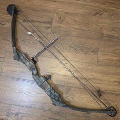 Vintage Bear Whitetail Hunter Green Camo Compound Bow