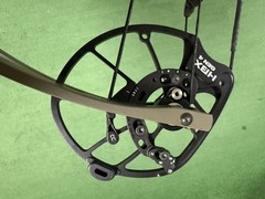 NEW Hoyt RX-9 Right Hand 70# 25-30″ Wilderness Compound Bow