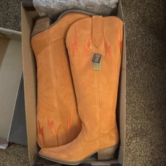 Dingo Thunder Road DI597 Orange Women’s Western Boots Size 10