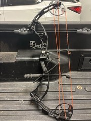 Diamond A10958 Edge XT RH Compound Bow With Package Black 20-70 lb