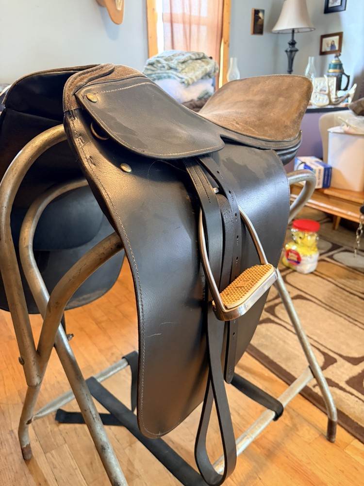 Unbranded Saddle seat Saddle, Aka cut-back saddle, black 18 inches