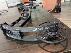 Elite Omnia Rh 70 Lb Compound Bow Black, New Winners Choice Strings.