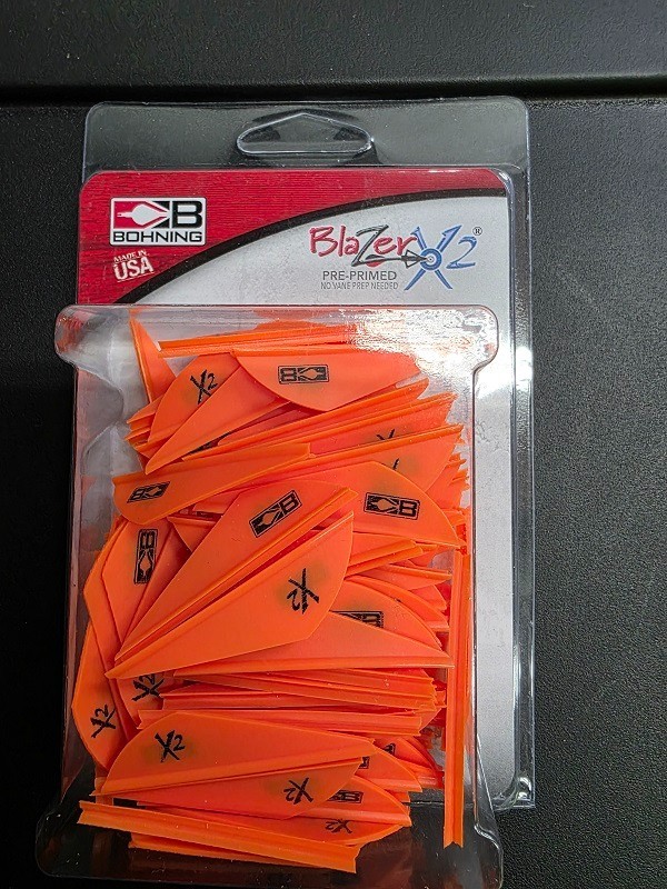 BOHNING BLAZER X2 100 PACK – 1.85″ VANE W/ VICTORY EASTON GOLD TIP, BLACK EAGLE