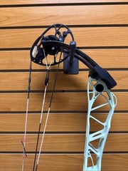 Mathews Title 38 RH Compound Bow – Gen 1 – Item 6013