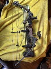 Bowtech Tomkat Compound Bow Camouflage Black with Sight , Quiver, And Arrows