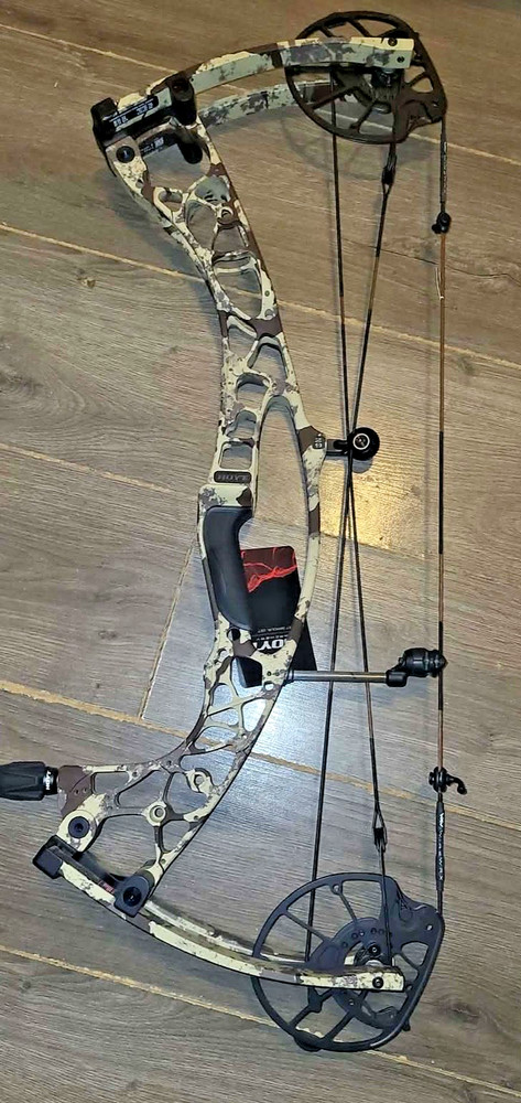 NEW HOYT ALPHA AX2 29 BOW 25-30″ SET AT 26″ 70LBS right hand – first cerca