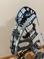 PSE Sicario Compound Bow Package Right Handed 70