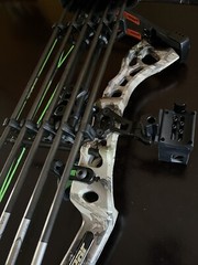 Bear Archery Vast Right Hand Compound Bow Hunting Package