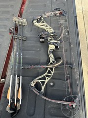 Bowtech Destroyer 350 left Hand Compound Bow Camo 61-91lb 26-29in