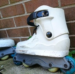 Them model 908 size YL inline skates Intuition small liners Oysi frames