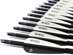 High-Quality Carbon Arrows with Black and White Fletching for Bow Shooting