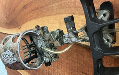 Hoyt Ventum 33 Bow 60-70lbs 29.5-31″ D/L RH Fully Set Up Black Great Condition