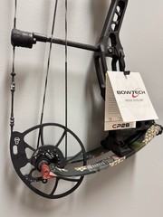 Bowtech Archery CP28 Kuiu Verde/Black RH 50# 24.5-30″ Draw Length NEW