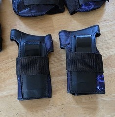 Wrist Knee Elbow Pads Multi Sport Eight Ball Kids 8+ Protective Pad Set Black