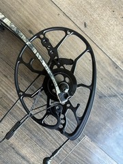Mathews Lift 29.5 Compound Bow in Sub-Alpine Camo RH 29″ 70# 348fps!