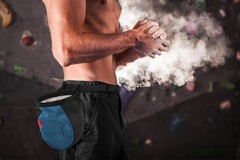 Climbing Chalk Bag, No Leak Drawstring Chalk Bag with Adjustable Belt, Carabi…