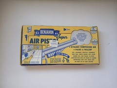 NOS VINTAGE BENJAMIN FRANKLIN MOD 137 PNEUMATIC AIR PELLET PISTOL W ORIGINAL BOX