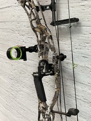 Hoyt Alpha X 33, RH, In Elevated 2 camo, 60-70 lbs