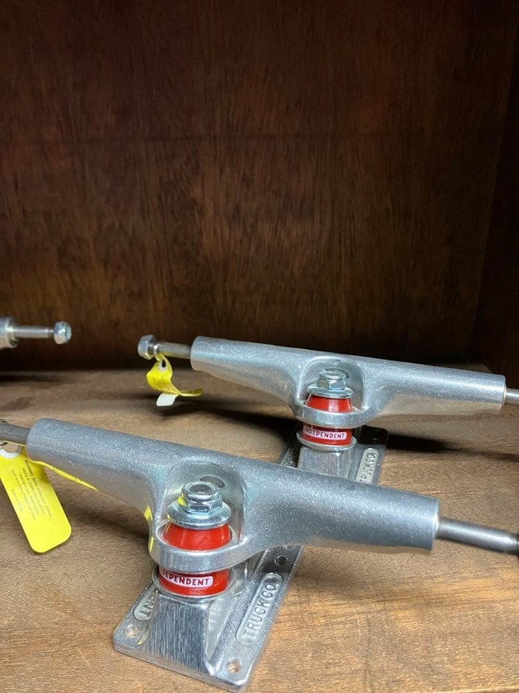 Unused itemINDEPENDENTIndependent STAGE4 truck 136sk8