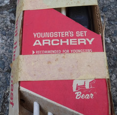 Bear Archery Red Fox Set vintage youth bow 50″ in original box + arrows