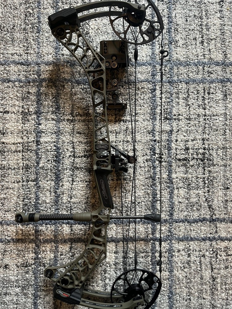 Mathew’s V3 31-29.5 inch draw length- 65# and 75# switch weight mods included