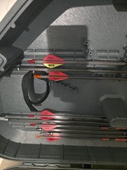 Hoyt Nitrum 30 Compound Bow Right Hand 60-70lbs Camo w/ Case & Arrows