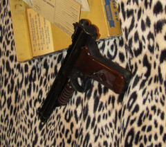 BENJAMIN 130 AIR PISTOL rare Bakelite Grips + Box/Papers VERY COLLECTIBLE BB GUN