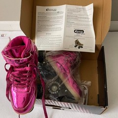 POPULAR Chicago pink skates” LIGHT UP” high Rebound Wheels Size4 USA NEW In Box