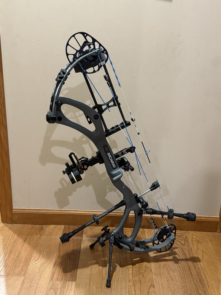 PSE Sicario Compound Bow Package Right Handed 70