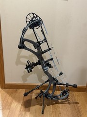 PSE Sicario Compound Bow Package Right Handed 70