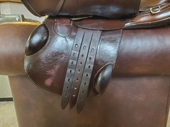 Schleese pouvoir jump saddle 16.5″
