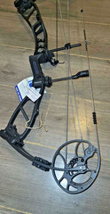 NEW ELITE TERRAIN BOW 25.5″-31.5″ right hand 55-70lbs BLACK extras