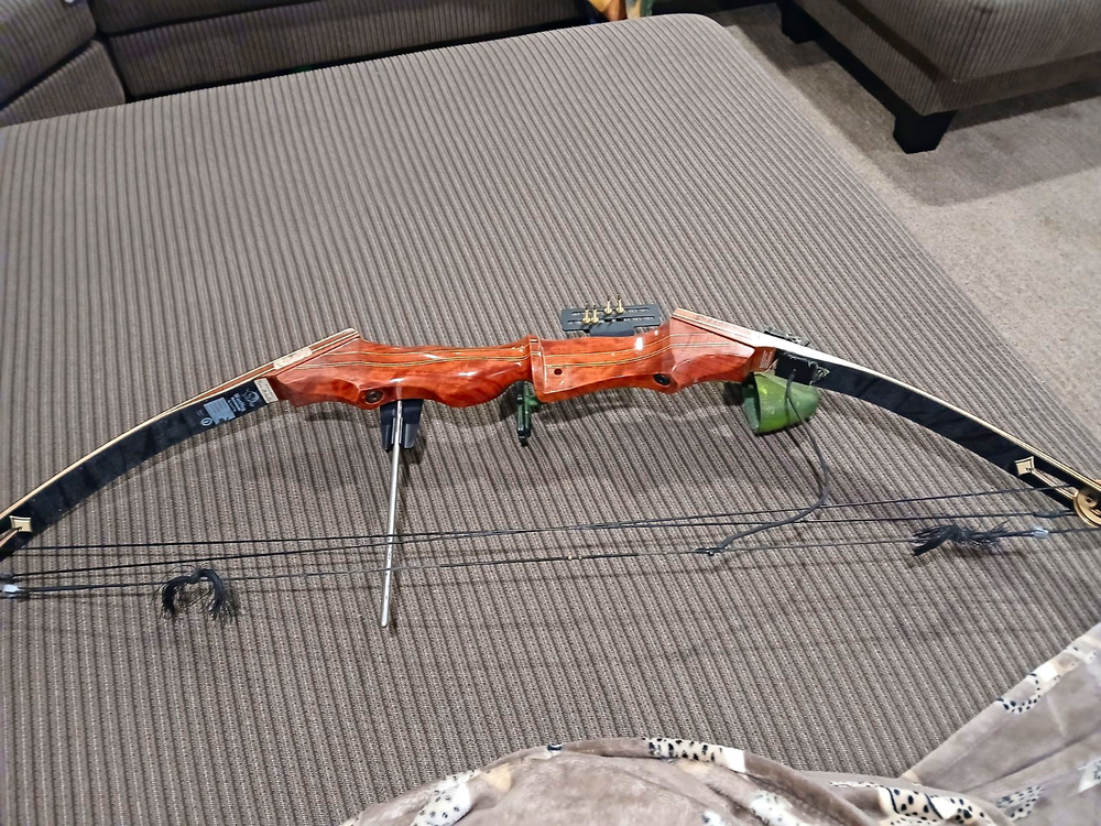 Martin Warthog Magnum Recurve Bow RH 60in 55lb @ 28in Wood Brown/Black