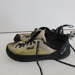 B20 Evolv TRAX-XT5 Lace Men’s Rock Climbing Shoes Size 9.5