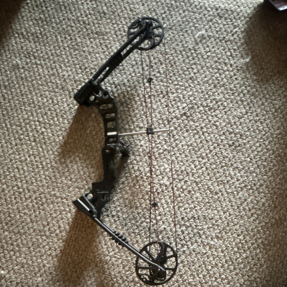 PSE Archery EMBARK Nock-On Compound Bow RH 70lb 29in Draw 31in Black
