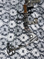 Mathews Outback Compound Solo Cam Bow Camo 70lbs Draw Weight 28” 80%/27.5” 65%