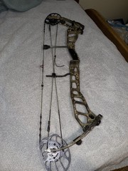 PSE Drive NXT RH Compound Bow 70lb 29in Draw 32in Camo Aluminum