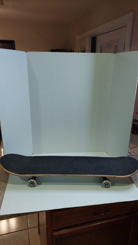 Vintage Avigo Extreme Skateboard 31 Inches Red and blue ~31 Inches