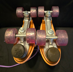 Moxi Beach Bunny Roller Skates Peach Blanket Size 8 Quad Skates Purple Wheels