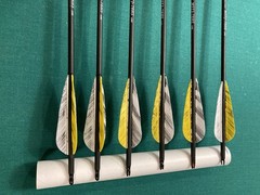 500 Spine Carbon Arrows With 4” Feathers 75 & 100 Grain Points Six PCs