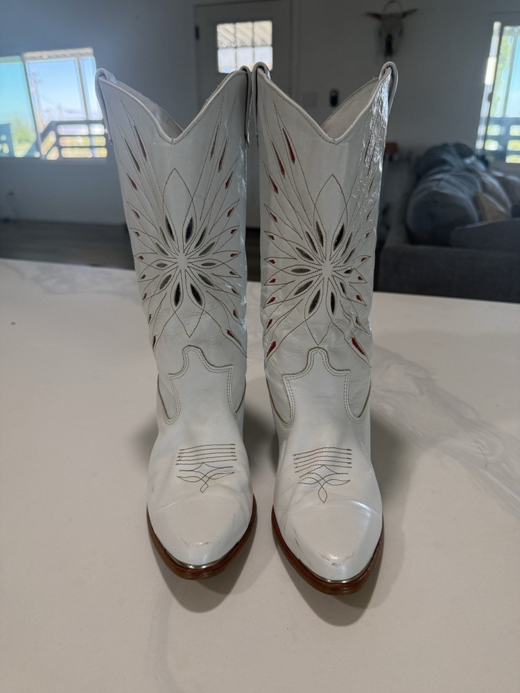 Dingo Women’s White Western Boots Size 8 Decorative Cutout Design