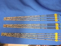 Carbon Max Hunter Arrow Shafts with Fletching and Nocks Redhead Mixed Lot of 12