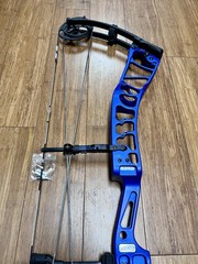 Elite Echelon 37 RH 50-60# 29.5” Mod Target Blue V Grip 75-90% Let Off