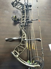 Bear Whitetail Legend Pro Compound Bow RTH Package 25″-30″/ 55-70# 339 FPS!