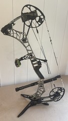 Mathews V3 27 RH Bow w/ Sight, Stabilizer, Quiver, SKB Case 29.5″ draw, 60#