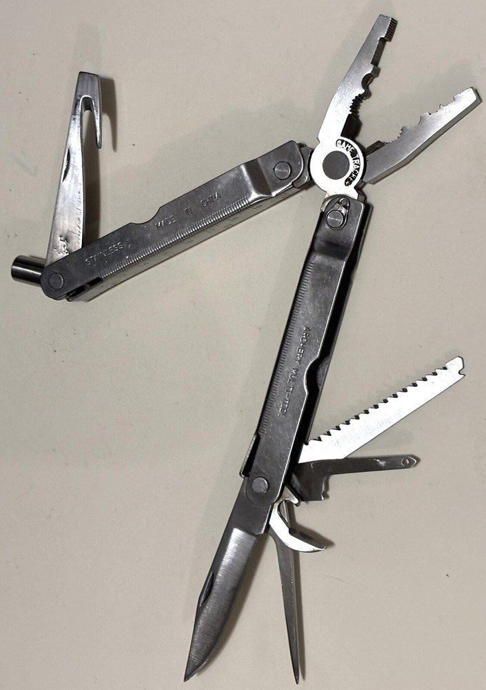 The Game Tracker Archery Multi Tool Stainless Steel In Very Good Condition